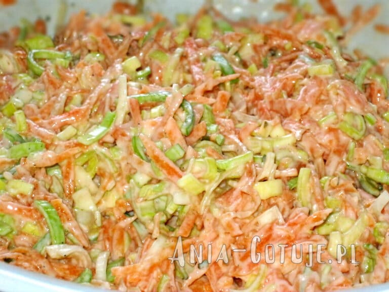 surówka z pora, marchewki i jabłka