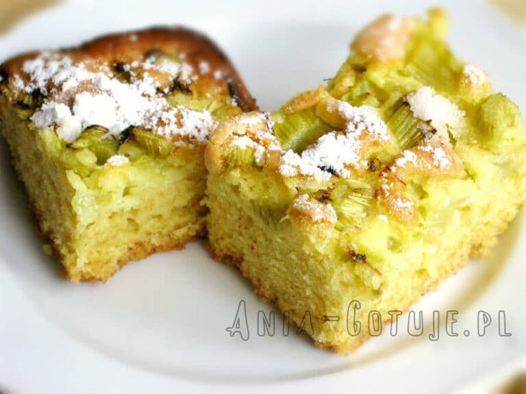 ciasto drożdżowe z rabarbarem