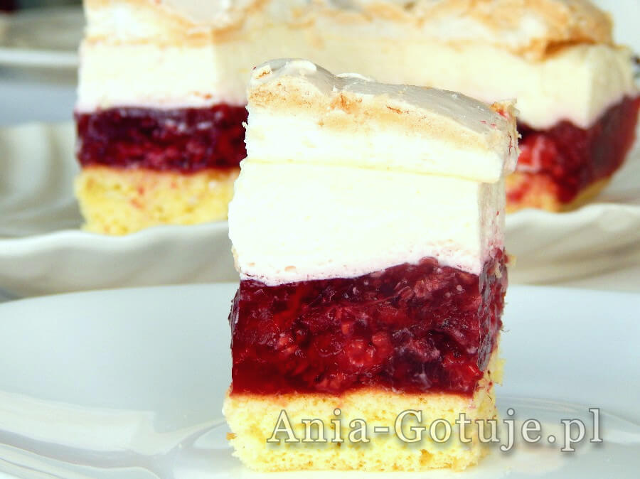 malinowa chmurka na biszkopcie