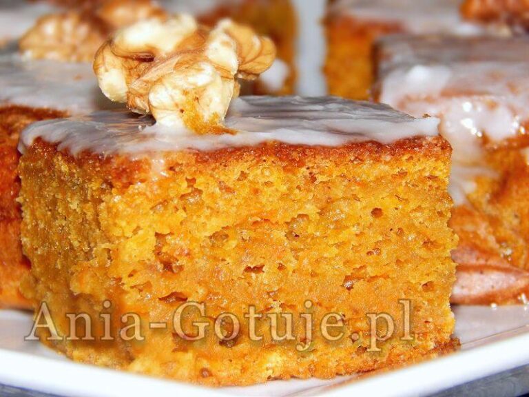 wilgotne ciasto marchewkowe