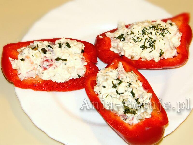 paprykowe łódeczki z twrożkiem