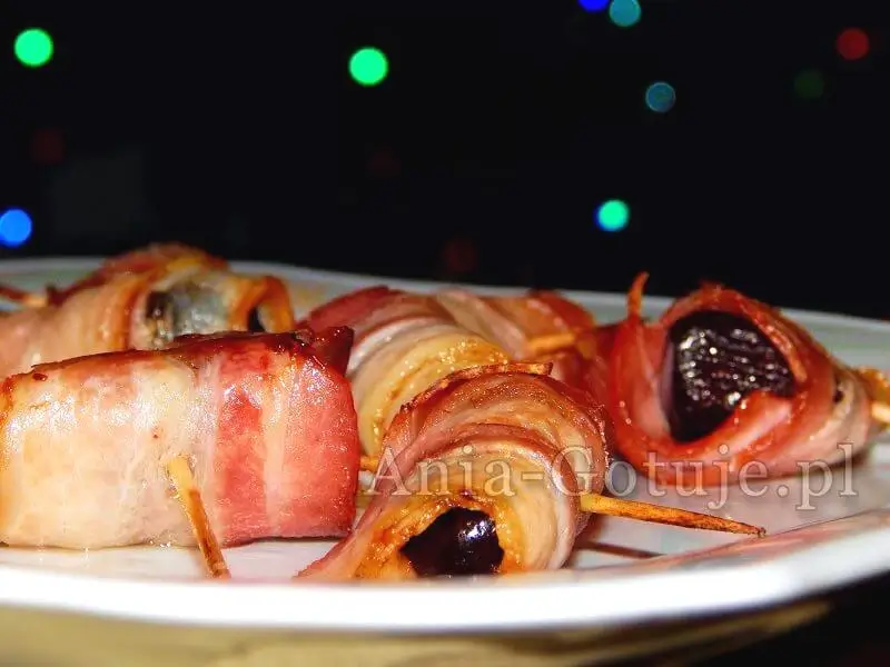 Śliwki w boczku z piekarnika