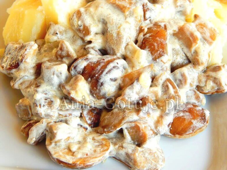 grzyby w śmietanie z cebulą