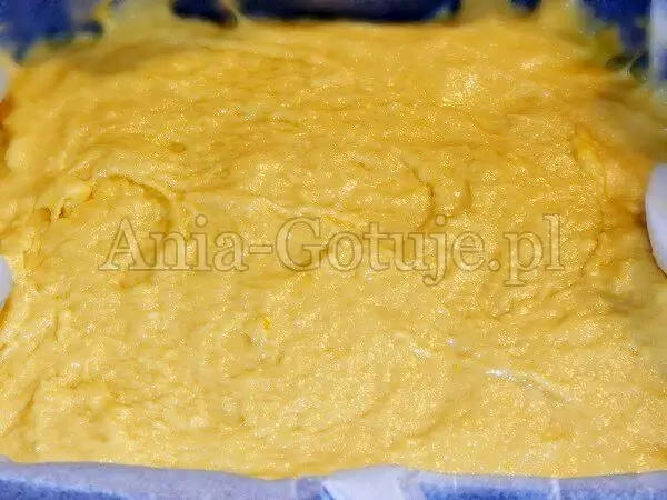 masa ciasta widelcem mieszanego