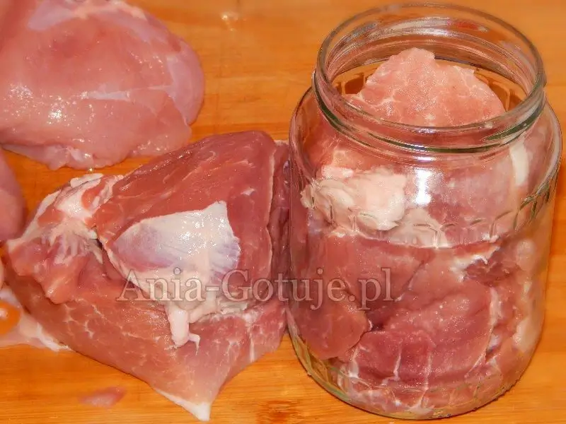 porcja mięsa w słoiku