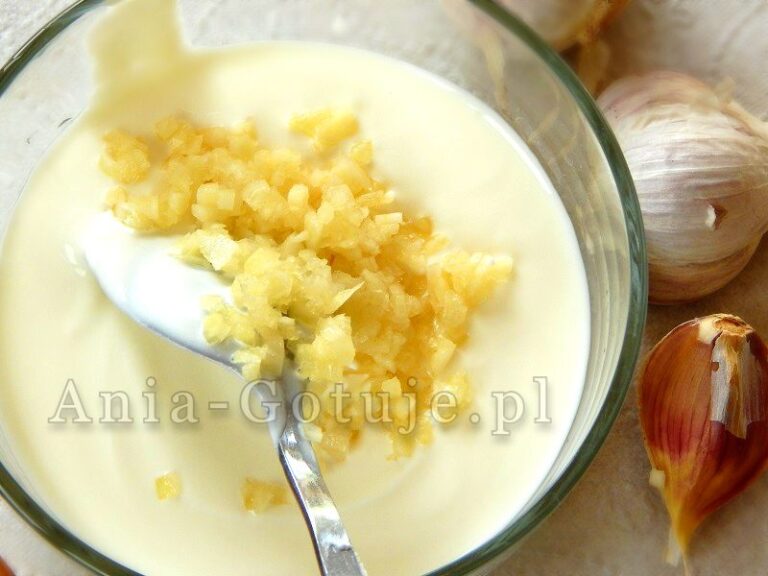 sos czosnkowy