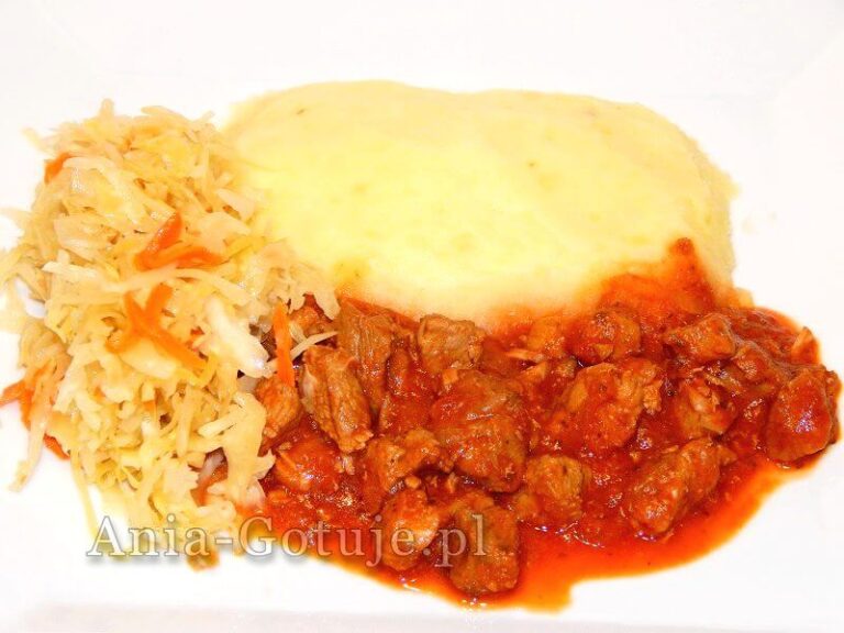 gulasz wieprzowy w sosie pomidorowym