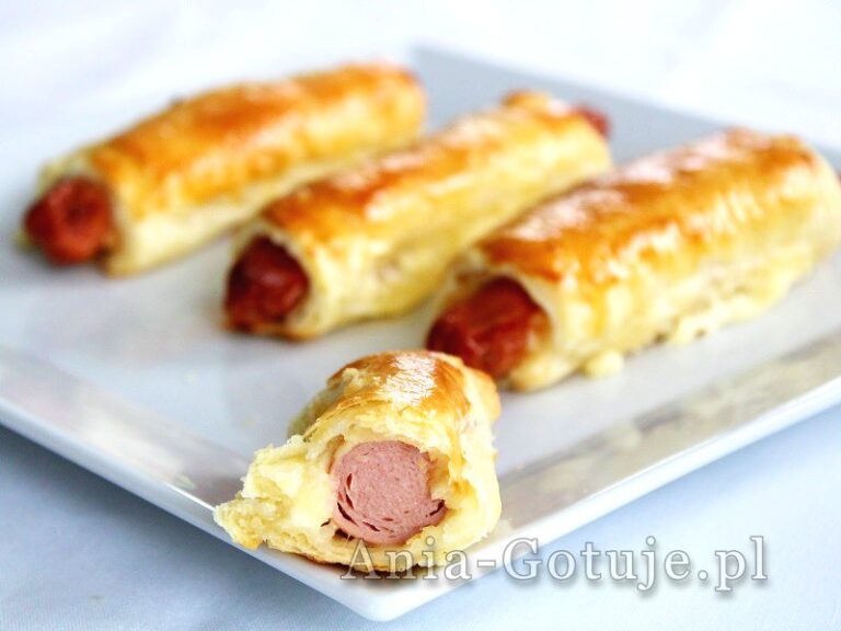 parówki w cieście francuskim z serem