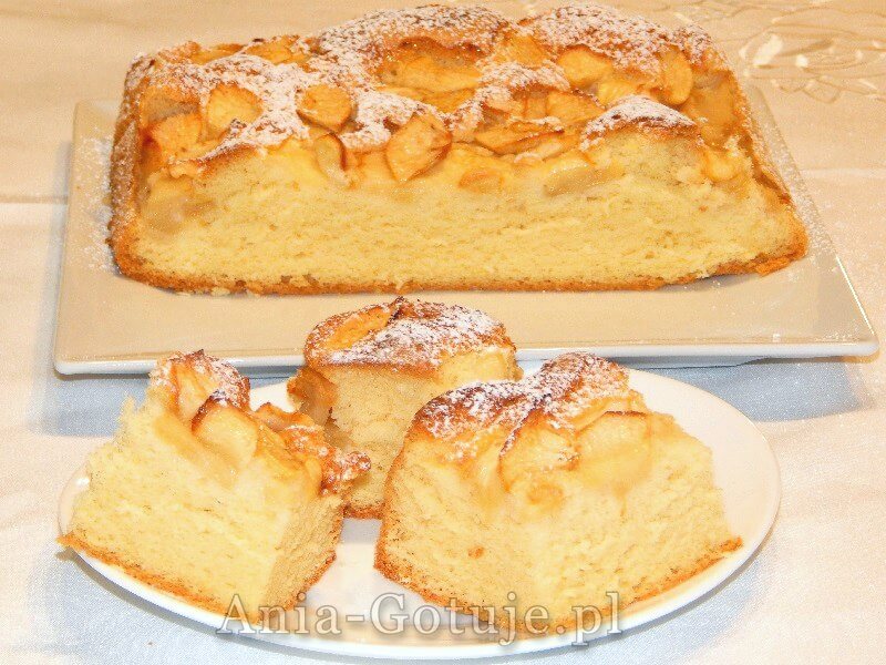 szybki biszkopt z jabłkami