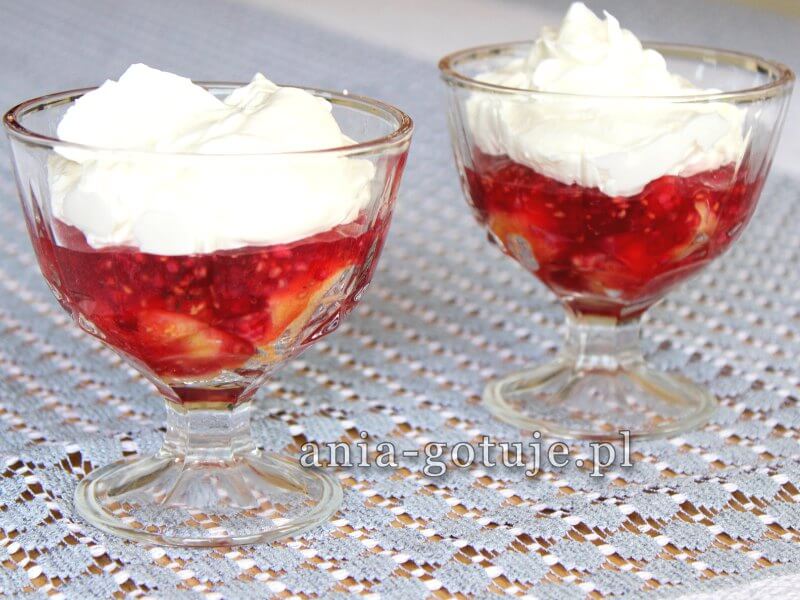 Deser malinowa chmurka w pucharkach
