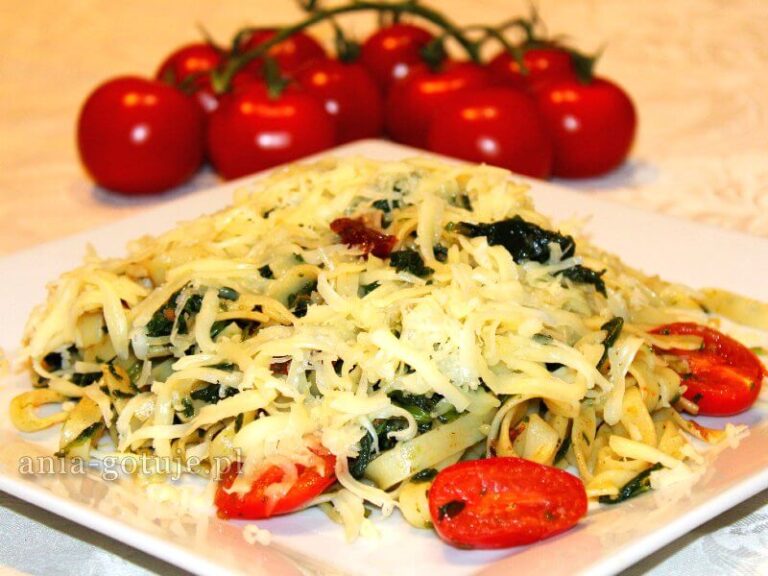 Makaron ze szpinakiem i pomidorami