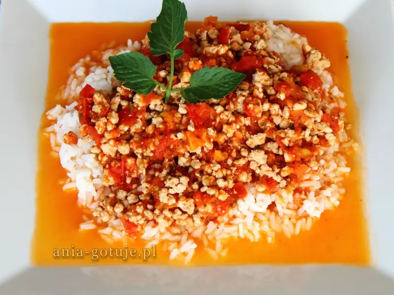 mięso mielone z pomidorami