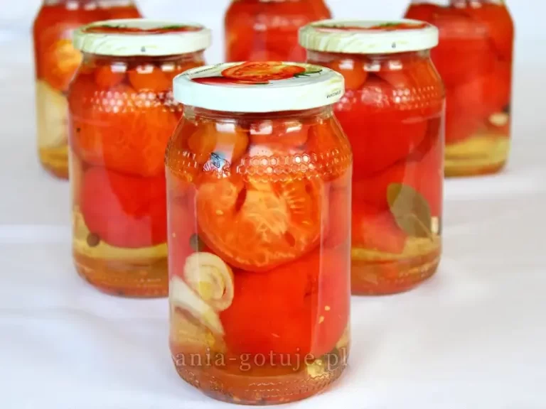 pomidory w galarecie w słoikach na zimę