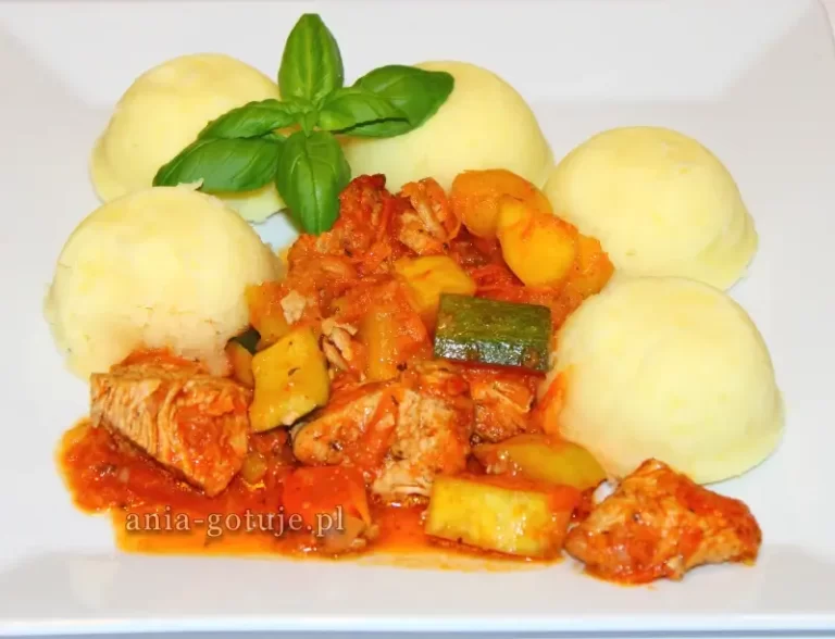 gulasz z indyka z cukinią