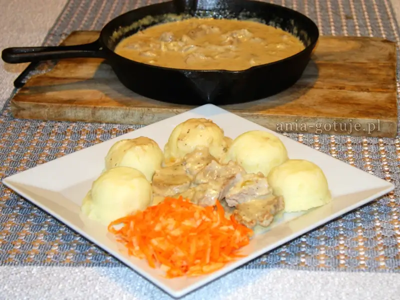 Polędwiczki wieprzowe w sosie chrzanowym