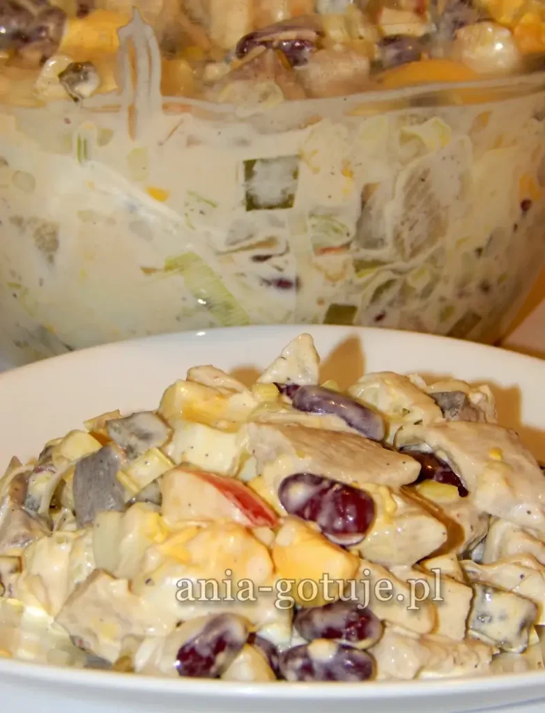 sałatka śledziowa z czerwoną fasolą i jajkiem