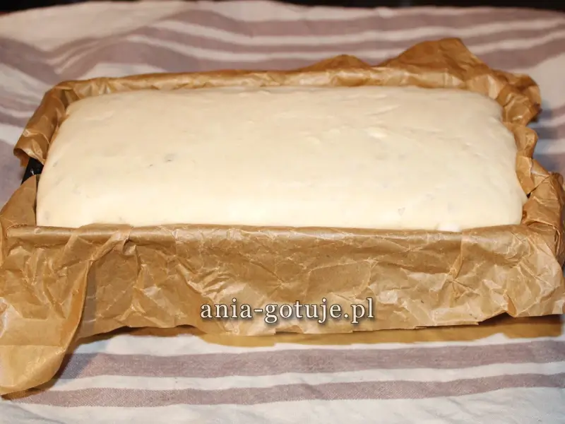 Ciasto na chleb pszenny na zakwasie w keksówce