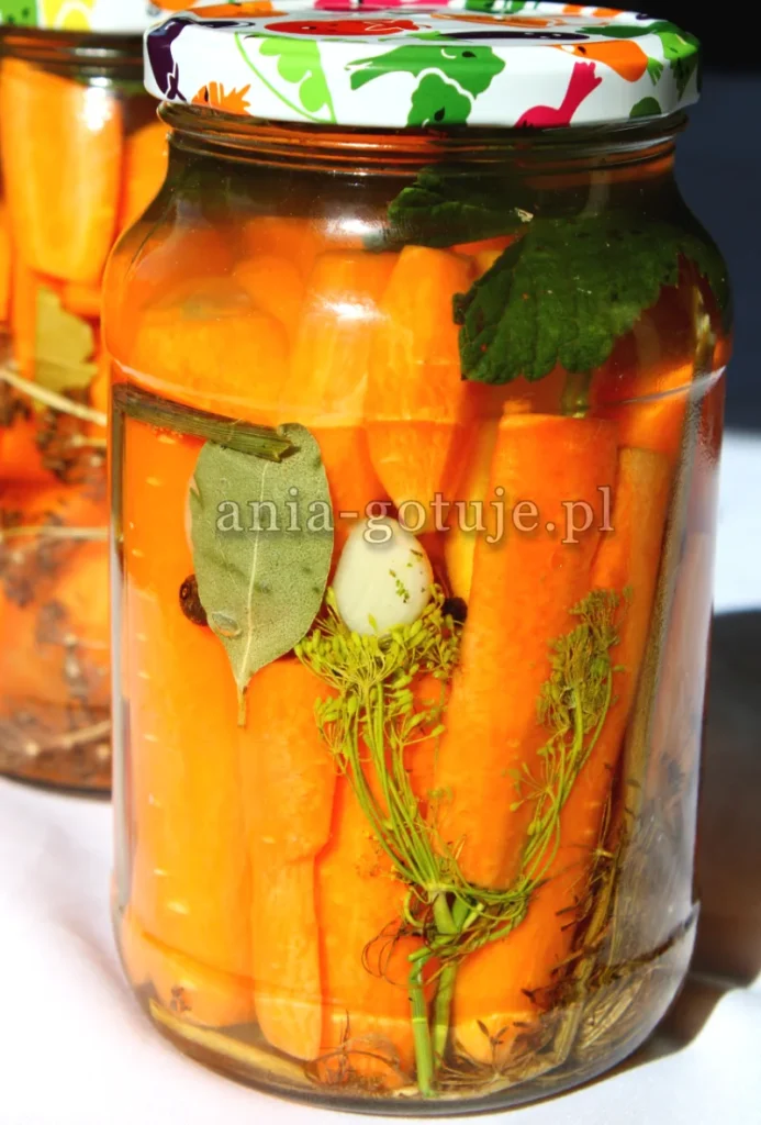 kiszona marchewka w słoiku