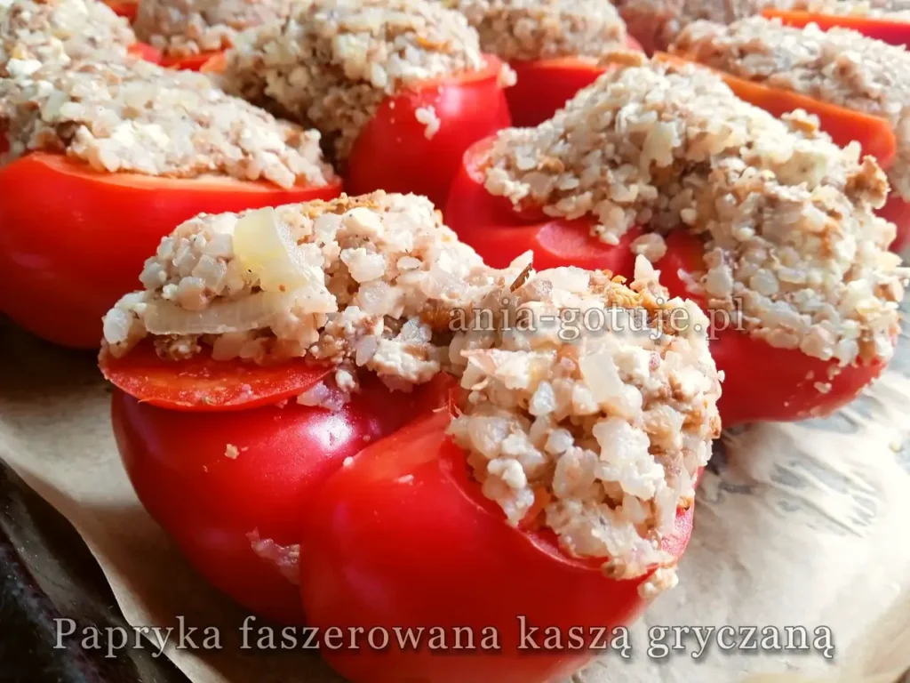 Papryka faszerowana kaszą gryczaną