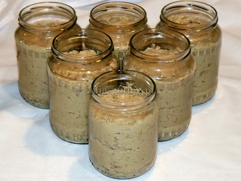 pasztet w 6 słoikach przed gotowaniem