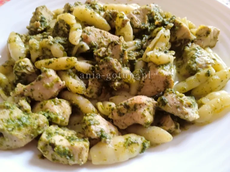 Makaron z pesto i kurczakiem