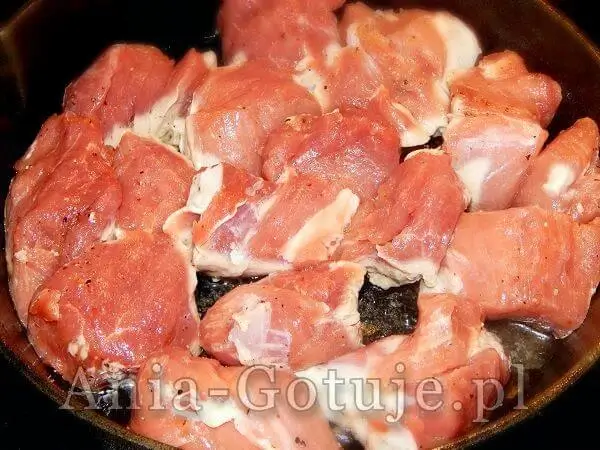 podsmażanie polędwiczek wieprzowych na patelni