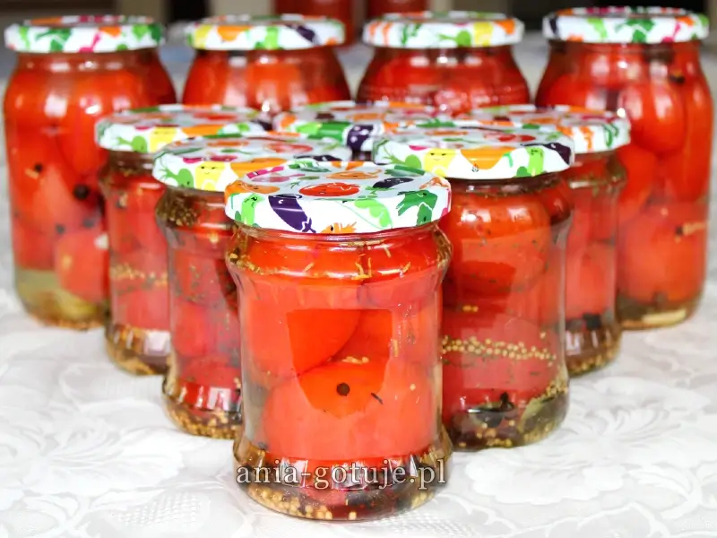 10 słoików z pomidorami w zalewie