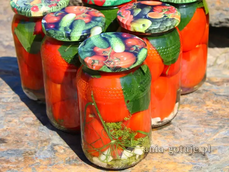 6 słoików z kiszonymi pomidorami